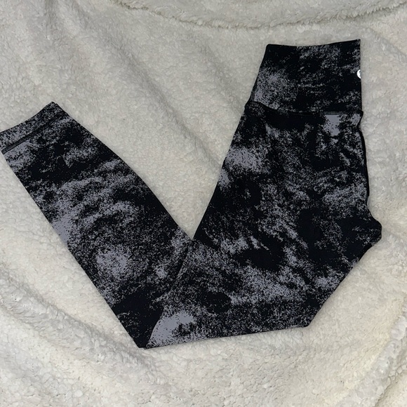 NEW! Lululemon 25” Wunder Under Leggings - Picture 2 of 4